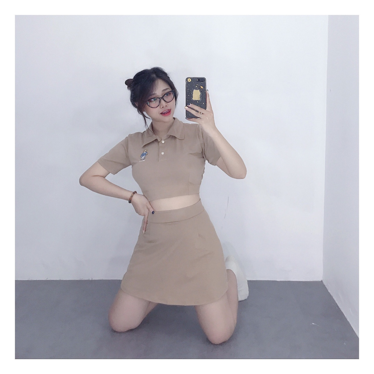 [HCM][TREND MỚI CỰC XINH ]SET ÁO THUN CROPTOP POLO CHÂN VÁY CHỮ A THÊU GẤU TRẮNG