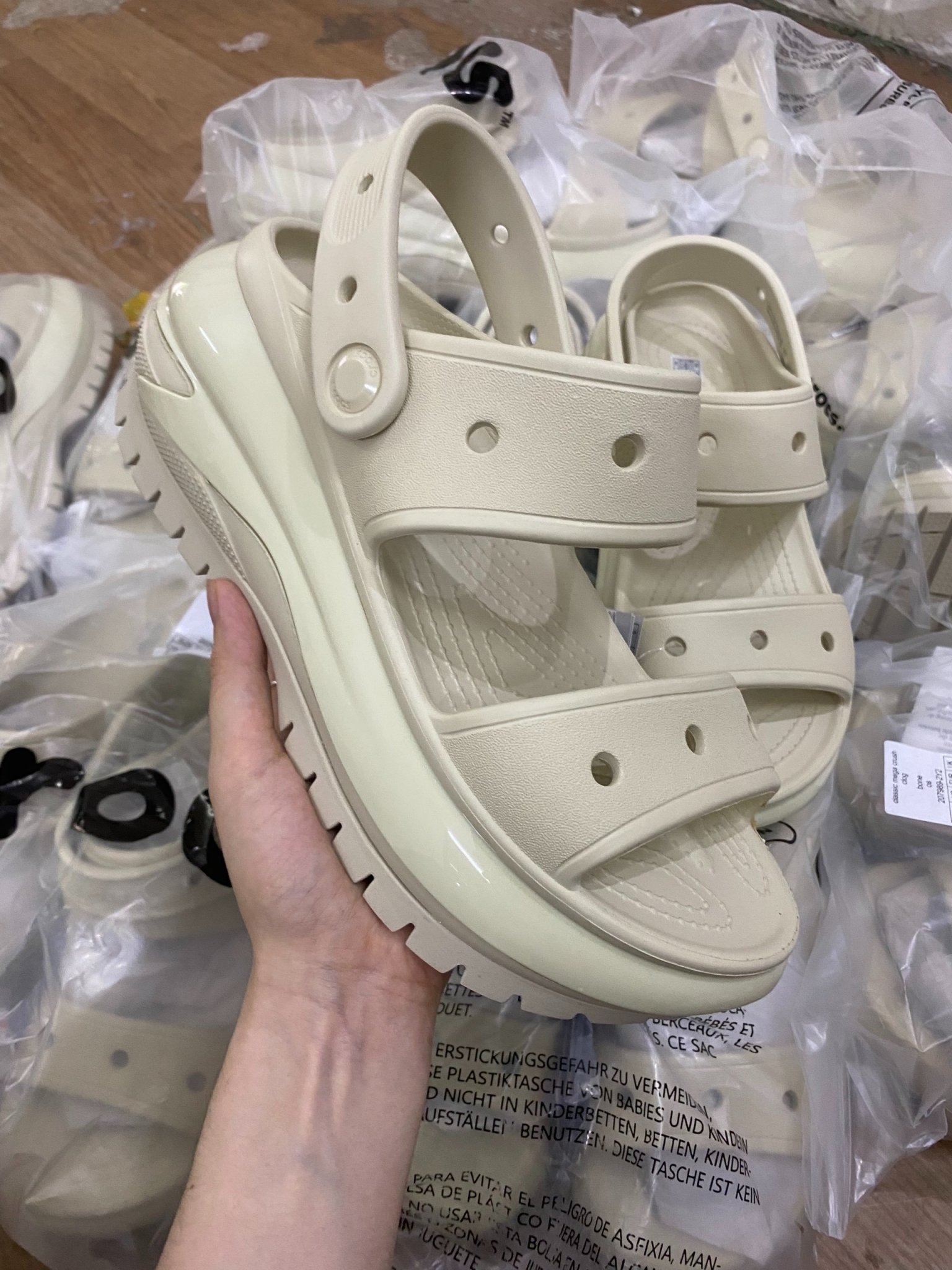 Dép Sandal Đế Cao Cross Crush Bóng