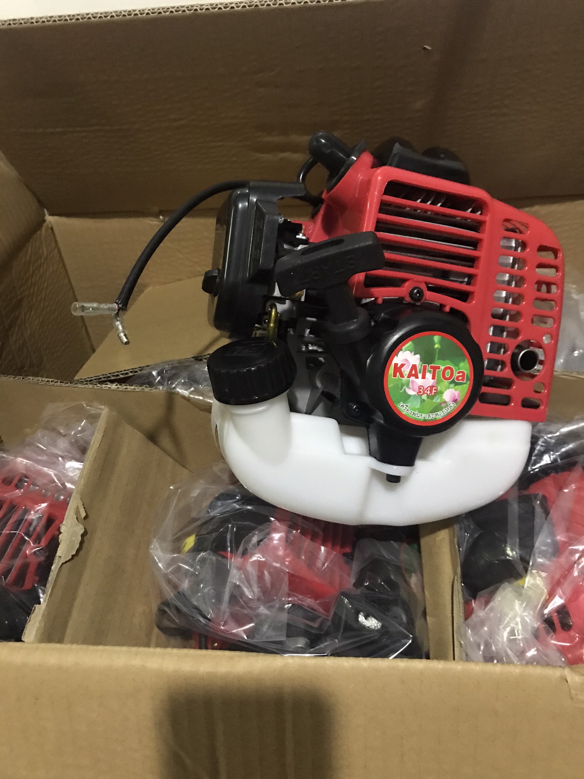 ĐỘNG CƠ MÁY CẮT CỎ 260 - 2 THÌ.  NÒNG 34 LY . Tặng kèm  bugi 2t