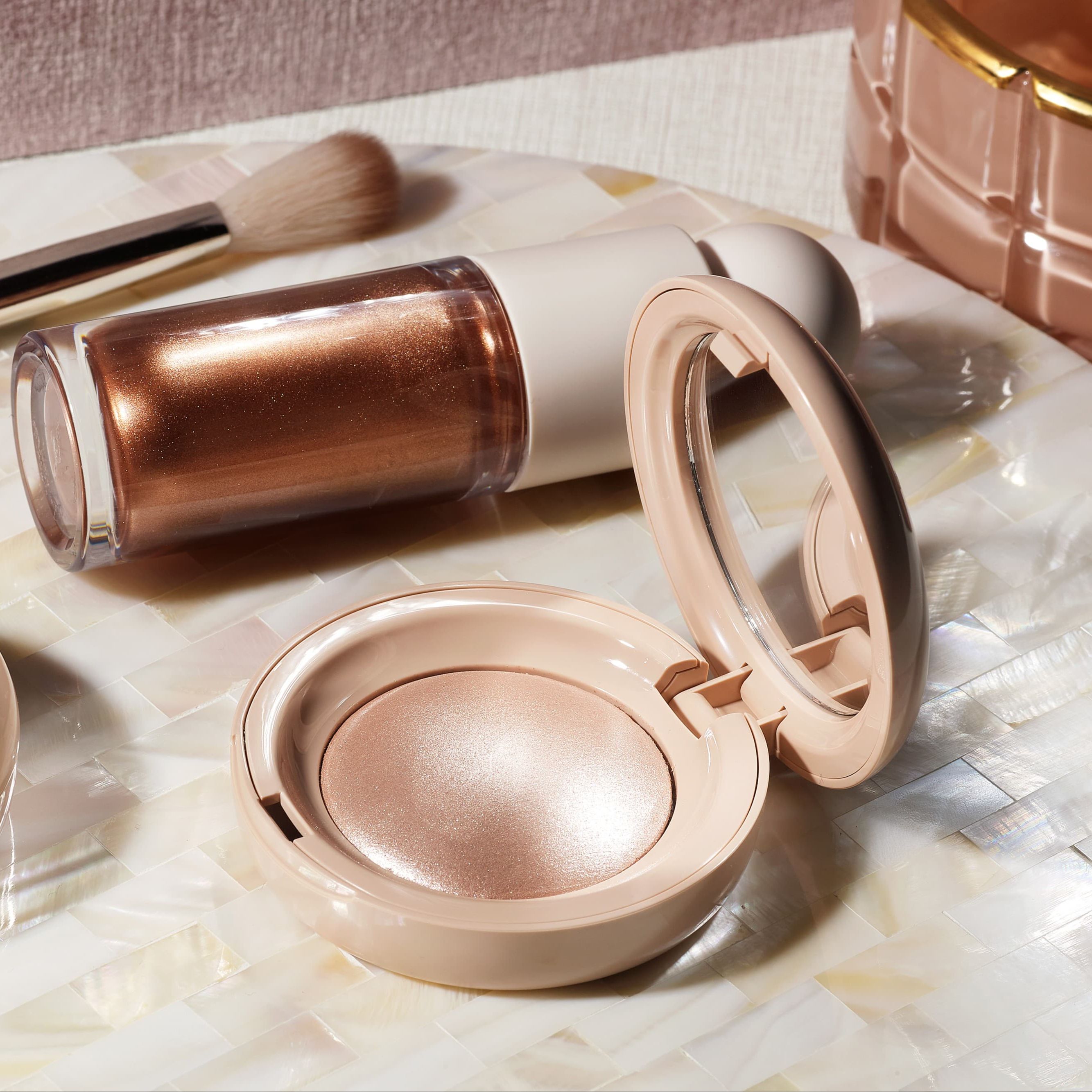 Phấn highlight Rare Beauty Positive Light Silky Touch