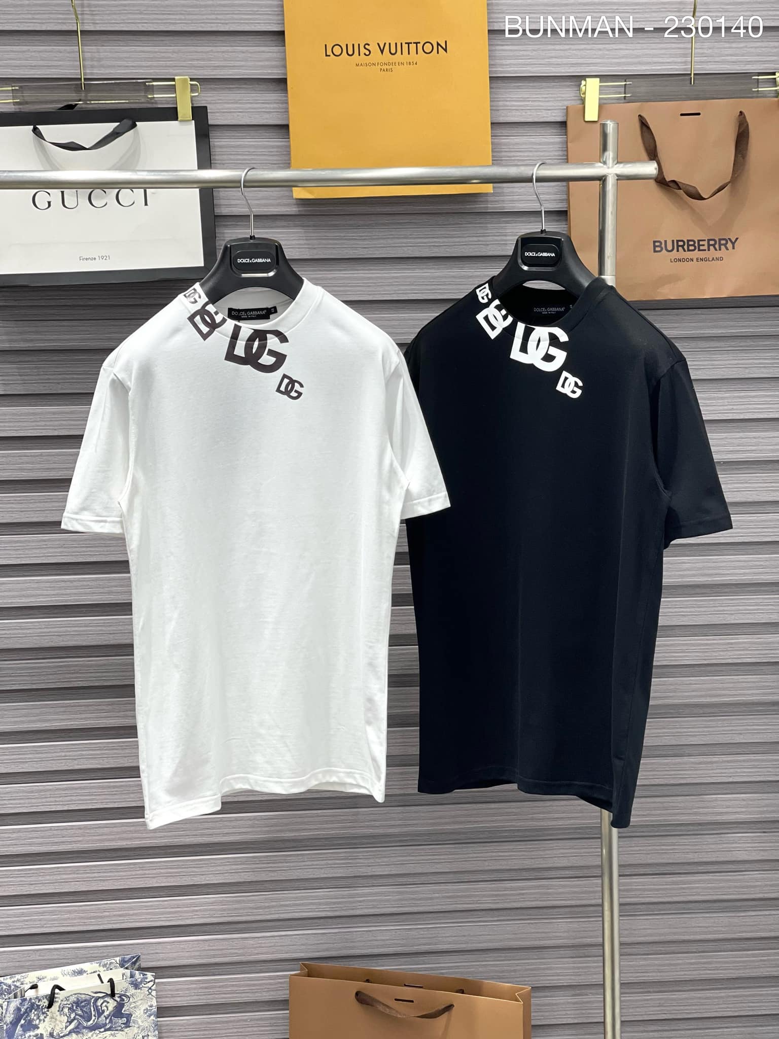 [in Stock] Men's and Women's T-Shirts with D-G Pattern Printed on the Cross and Neckline, Super Unique - Short-Sleeved T-Shirts for Men and Women