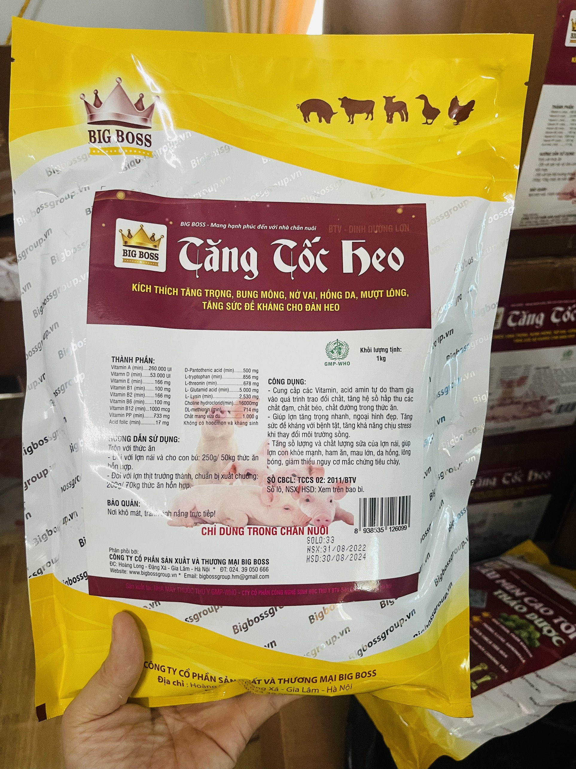 Tăng tốc cho heo dùng trộn cám cho heo ăn giúp heo nhanh lớn