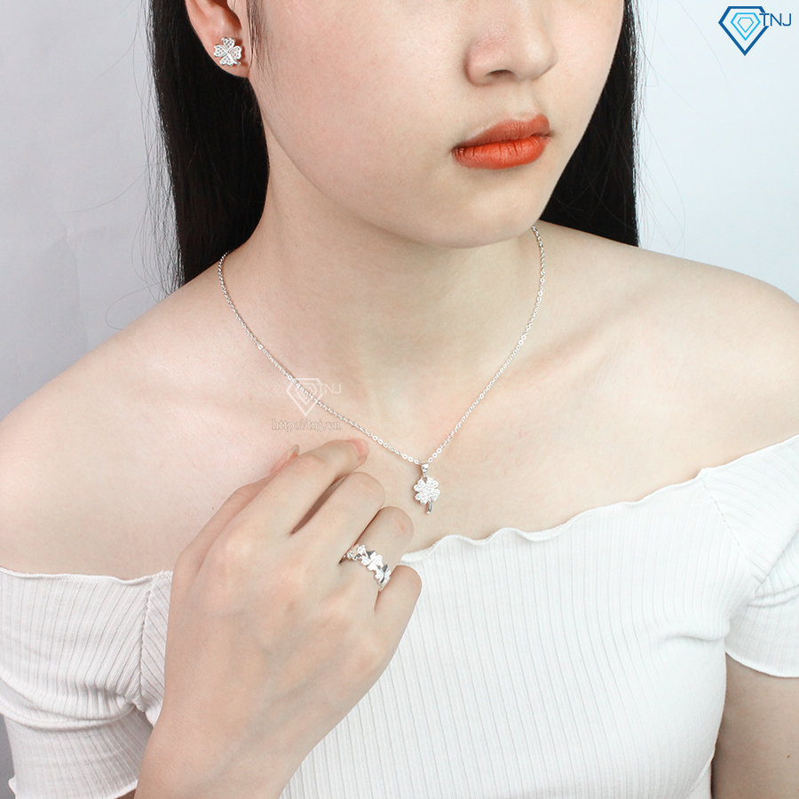 Vòng đeo cổ bạc nữ đẹp mix cùng 8 loại cổ áo thường mặc