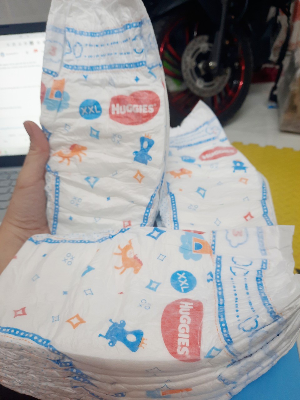 Tã dán huggies size XXL