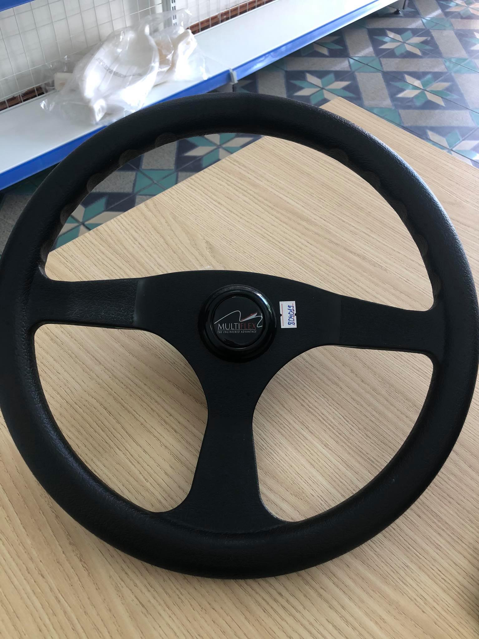 Vô lăng cano 3 chấu chất liệu nhựa muntiflex