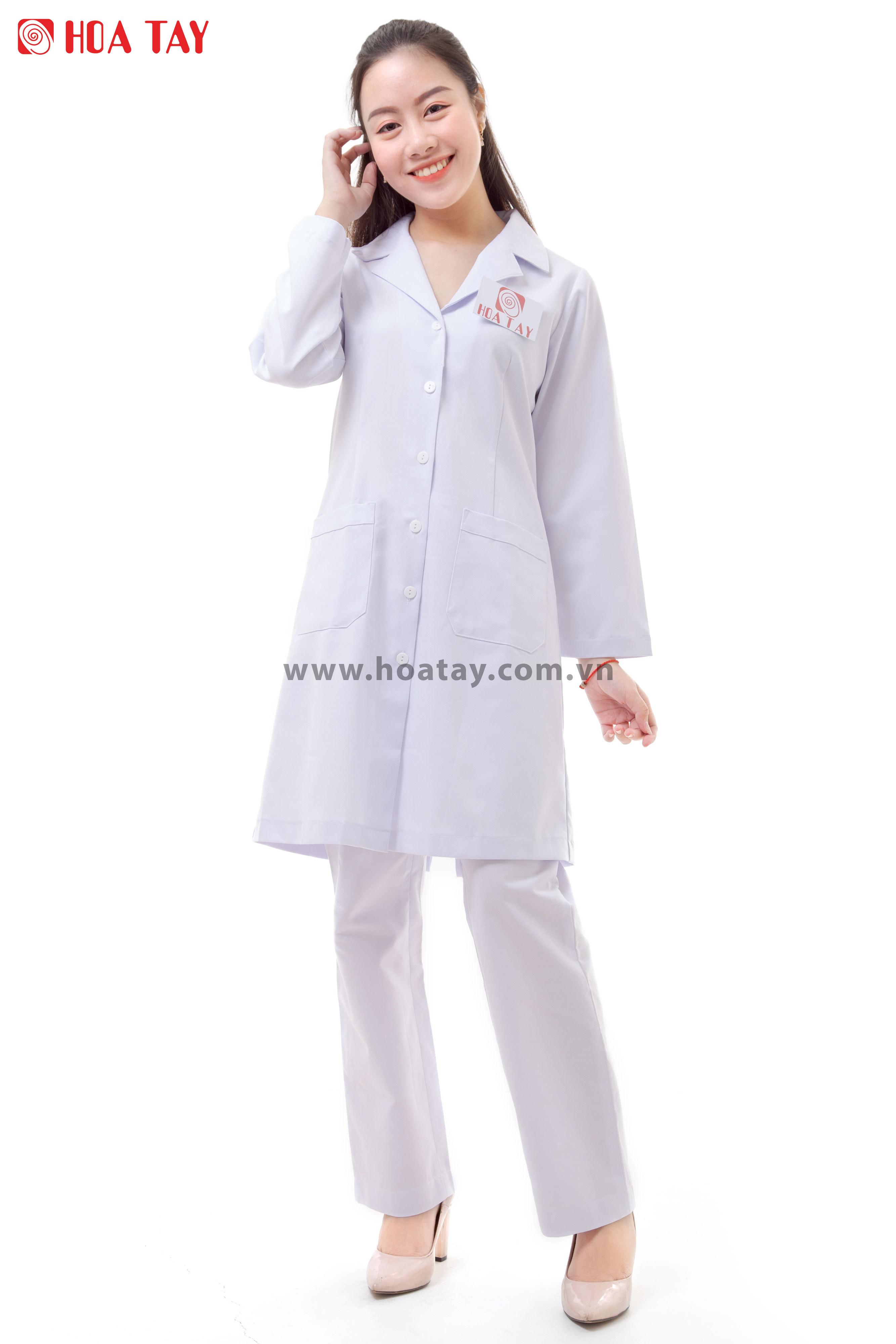 HOA TAY _ Áo Bác Sĩ Blouse Nữ Màu Trắng Tay Dài Form Dài Gần Đến Gối  Kaki Thun