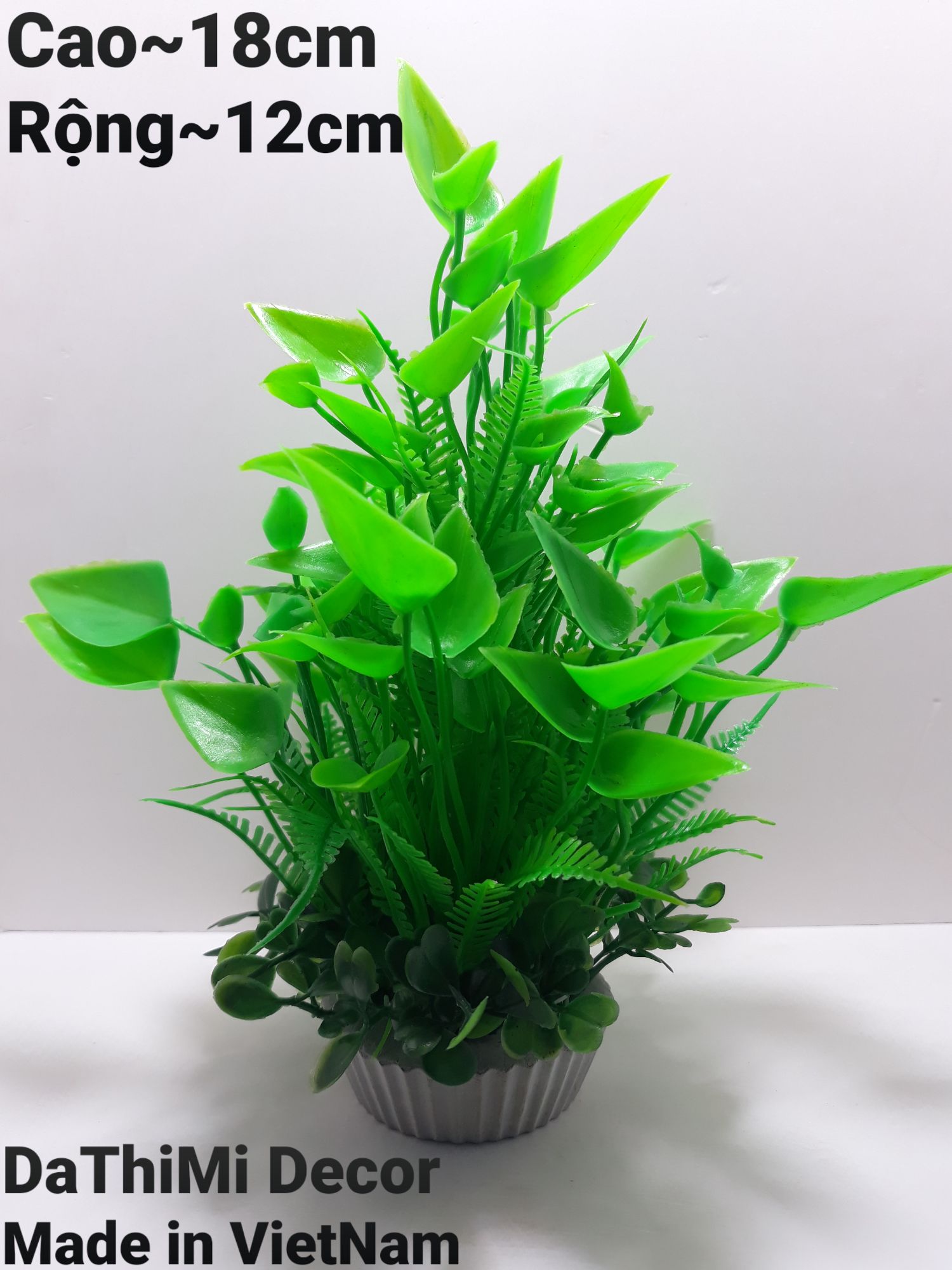 Cây cỏ nhựa 2 tầng ( Size Trung ) dùng để trang trí hồ cá, tiểu cảnh, bàn làm việc, bàn học .