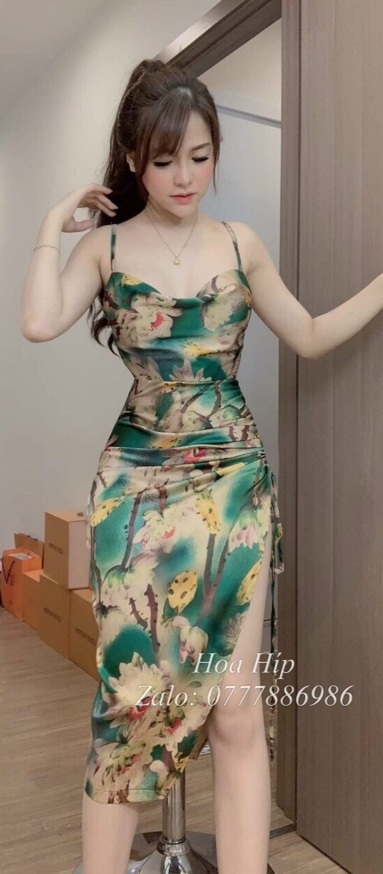 Đầm body hai dây họa tiết hoa lá xẻ tà