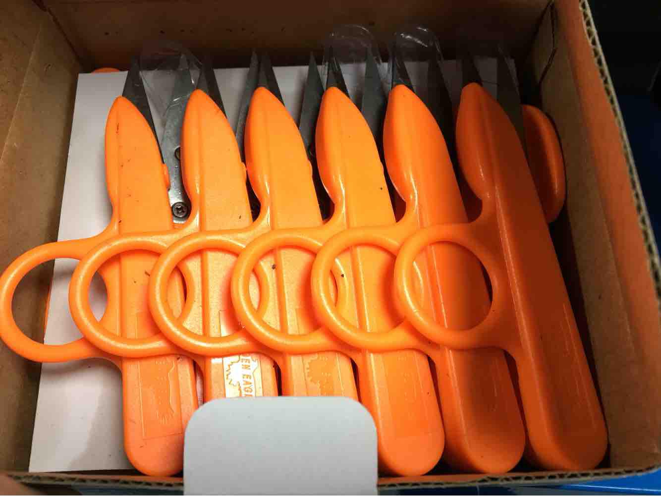 Kéo bấm chỉ xỏ ngón tay cái TC800