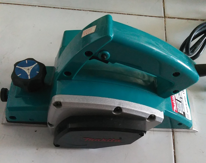 Máy bào gỗ makita n1900b