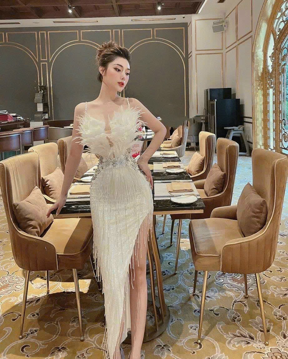 Đầm body dự tiệc phối lông kết hoa cườm TRIPBLE T DRESS -size M/L - MS195V