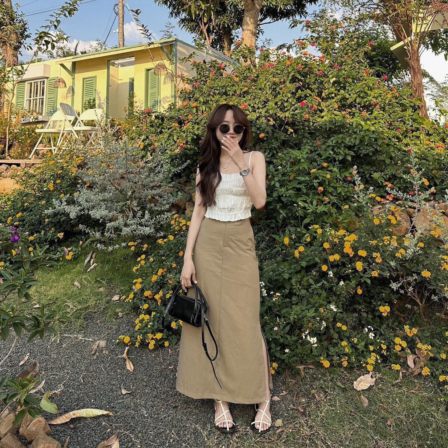 Set áo crop 2 dây nhún cột nơ chân váy kaki dài màu nude siêu xinh