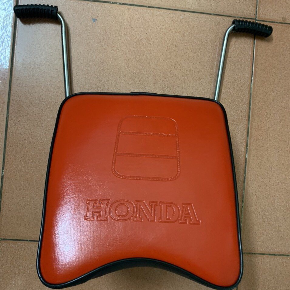 Ghế,Nệm Ngồi Xe Máy Cho Bé AB,PCX,NVX (ĐỎ) có gác chân-an toàn cho bé