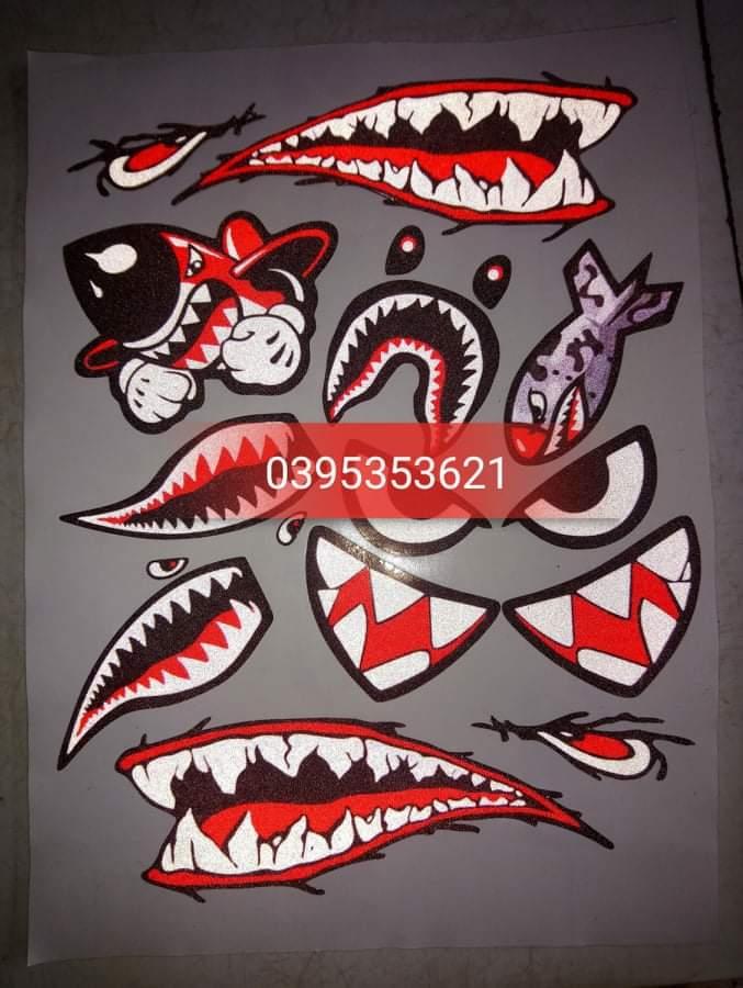 Tem tấm logo phản quang răng cá mập đỏ đen trọn bộ 18x25cm
