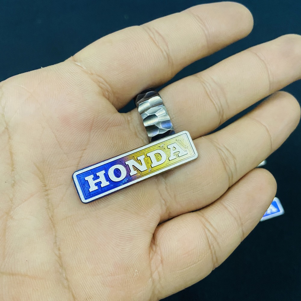 [HCM]TEM DÁN TRANG TRÍ XEDÁN XE TITAN LOGO CHỮ XE HONDA 3D (ĐẲNG CẤP DÂN CHƠI XE)