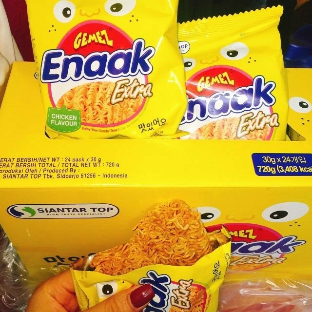 HỘP 24 gói x 30gr Mì Tôm Trẻ Em Snack Enaak vị gàExtra Indonesia cho bé