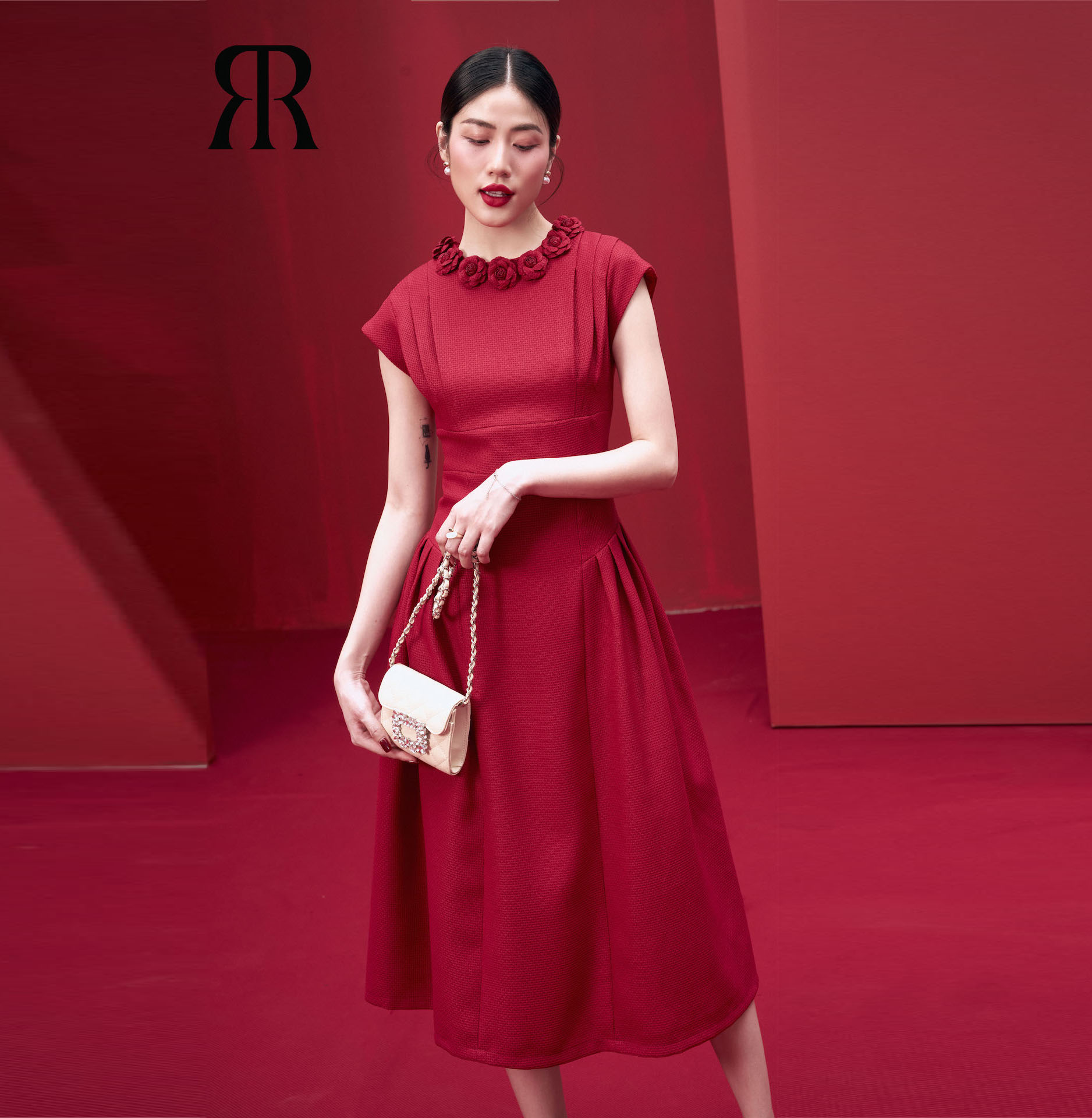 Rập - đầm cổ tròn đính hoa tay lỡ thân nhún xòe - xmas 06
