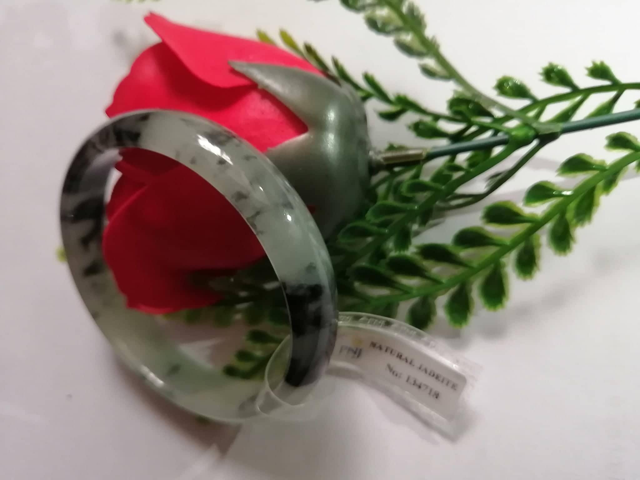 Xưởng Sản xuất đá quý Tự Nhiên G.F.H -  Vòng  Ngọc  cẩm  thạch  tự nhiên cao cấp - size 55,56 mm ( Natural Jadeit - kèm giấy kiểm định của PNJ)