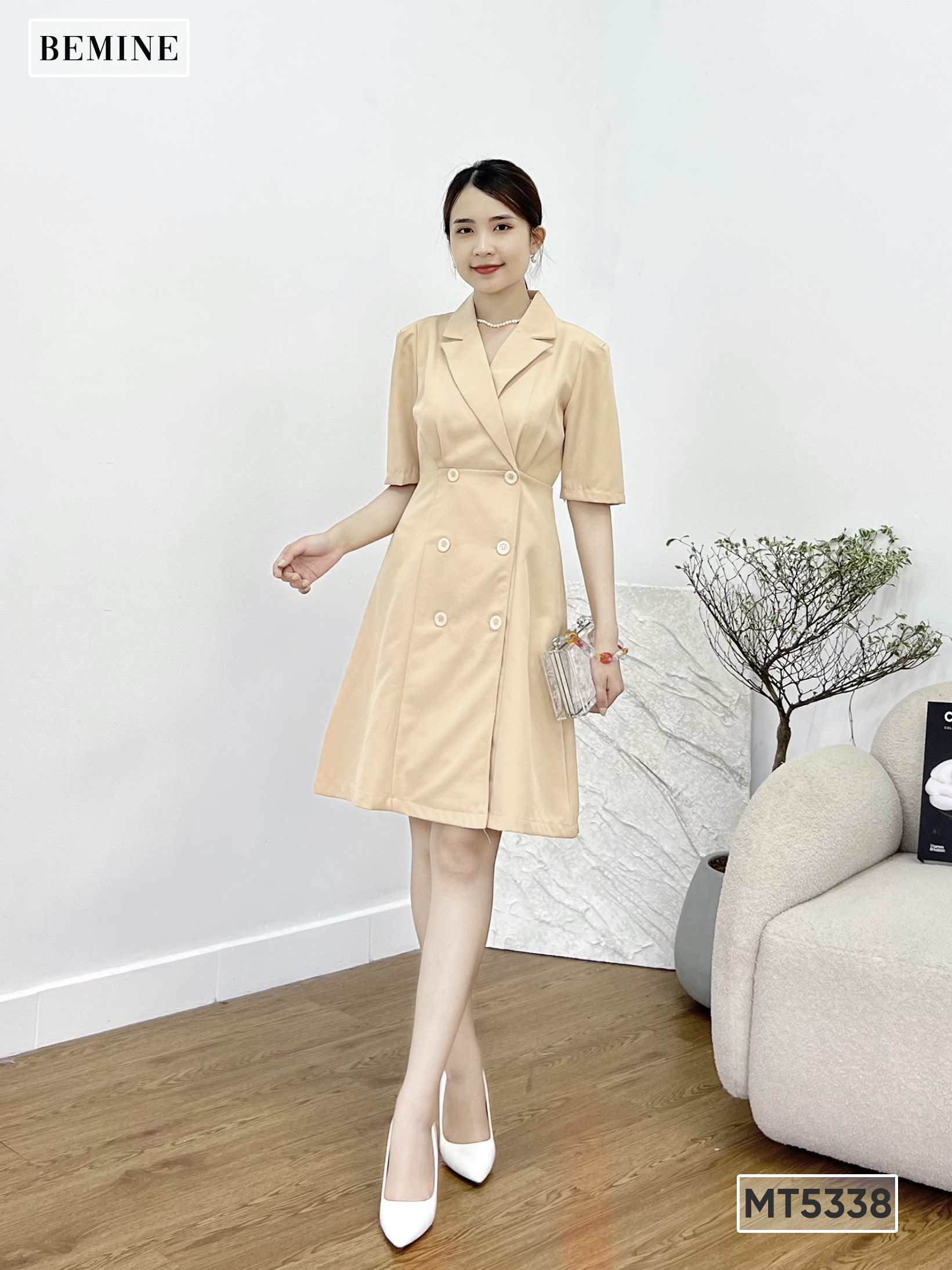 Đầm cổ vét đính nút tùng bemine mt5338
