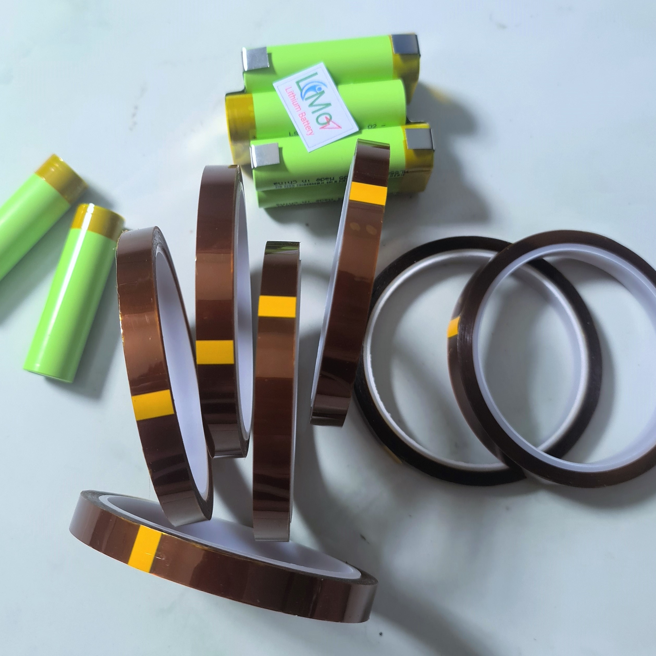 Băng keo nhiệt dán đầu pin, khối pin. Băng keo cách điện bảo vệ chống chập cực dương của cell pin. 1 Cuộn dài 33 mét, rộng 10mm - LIMO