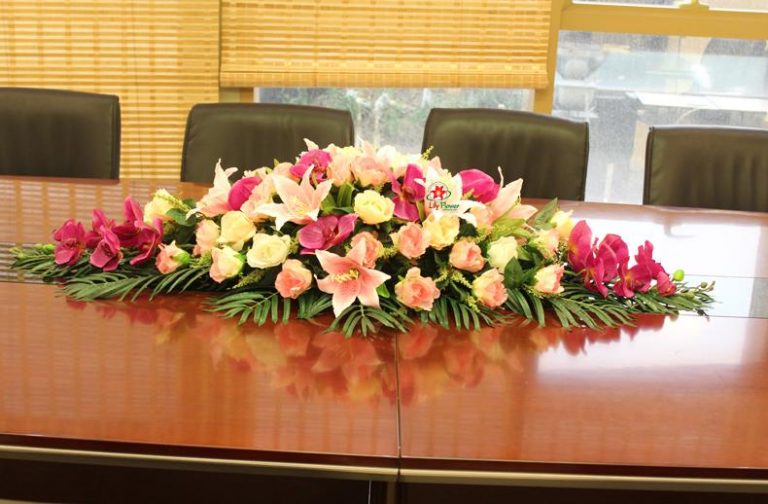 109 mẫu hoa để bàn họp bàn hội nghị đẹp sang trọng chuyên nghiệp