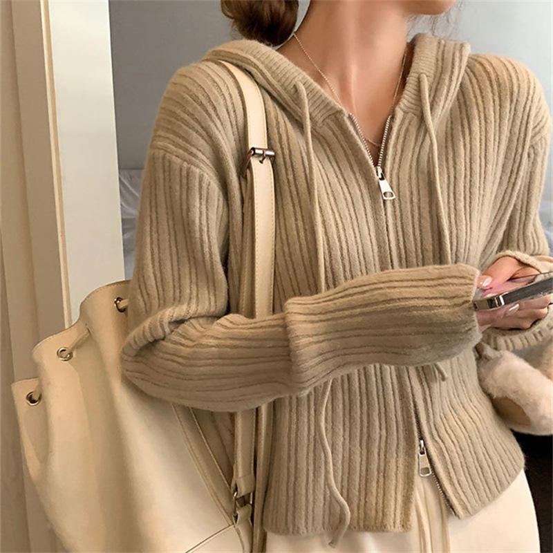 la Hàn Quốc chic Áo Len Nữ Có Mũ Có Khóa Kéo Đôi 2025 Áo Cardigan Dệt Kim Màu Trơn Phối Bên Ngoài Họa Tiết Dọc Đơn Giản Mới Mùa Thu
