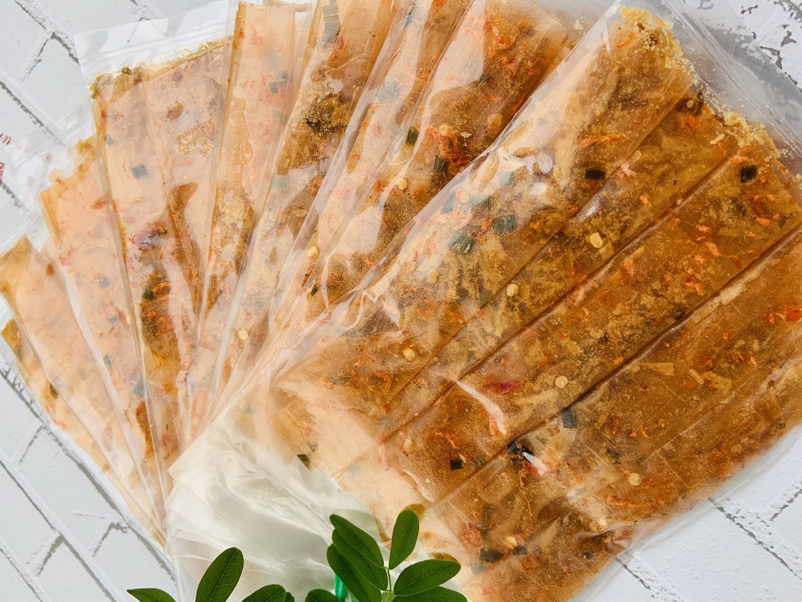 Dẻo tôm cuộn hành phi