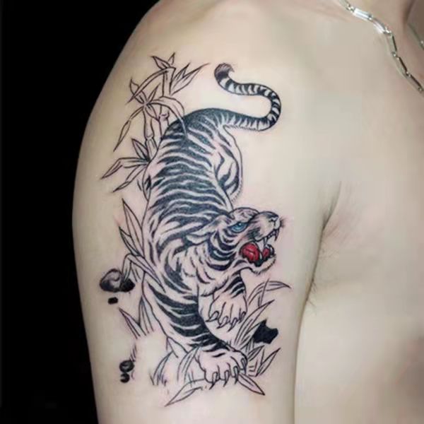 Hình xăm dán tạm thời không thấm nước lâu dài đàn ông và phụ nữ vết sẹo ở ngực che con hổ đen xuống núi 12 * 19CM