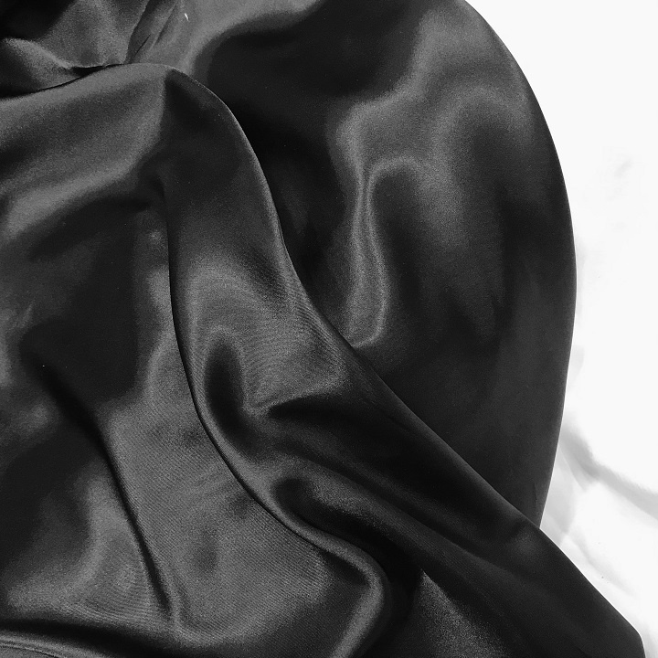 Vải lụa bóng màu đen mềm mịn 1m x 1,5m