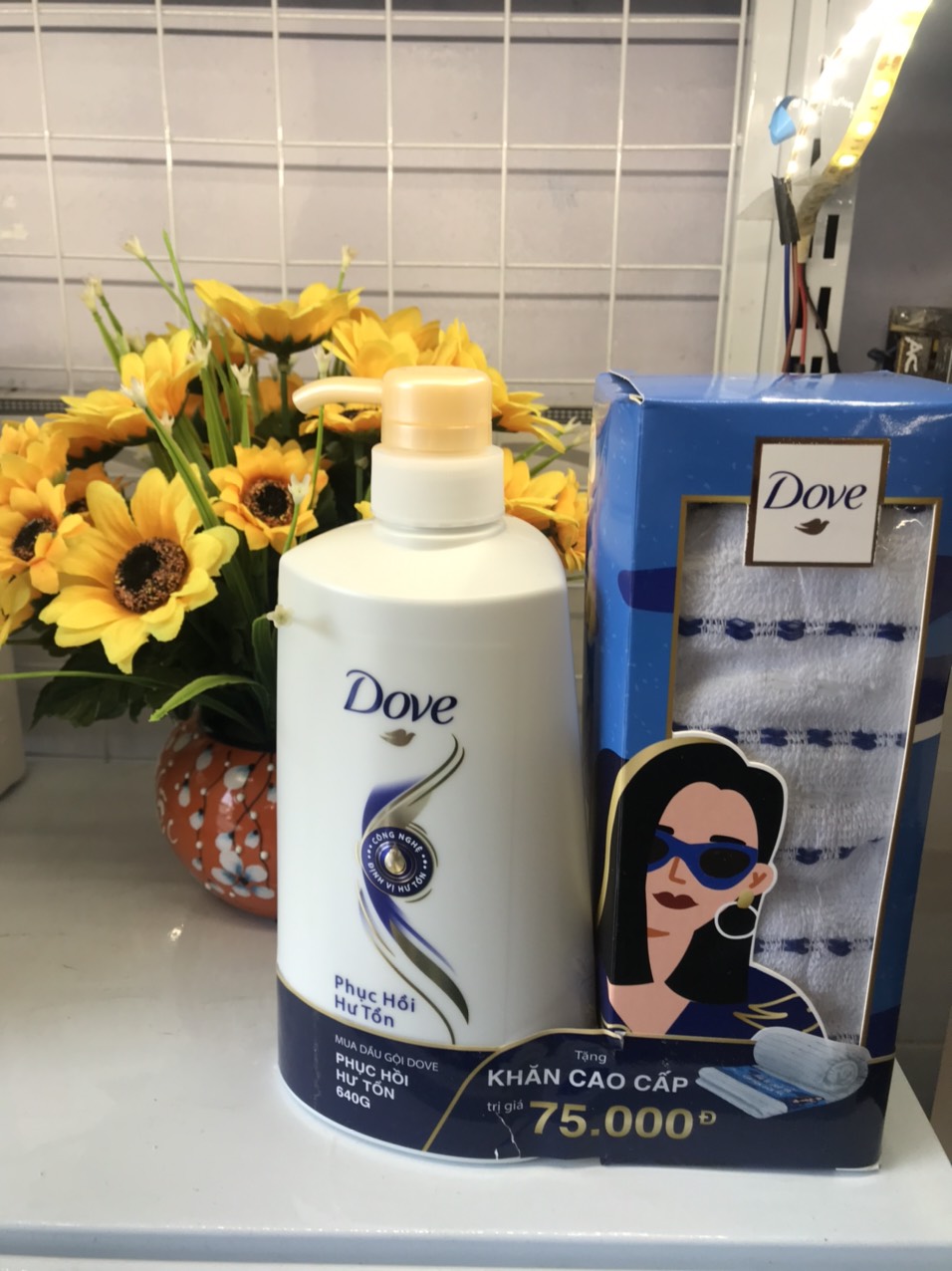 Dầu gội Dove phục hồi hư tổn 640g tặng khăn tắm cao cấp