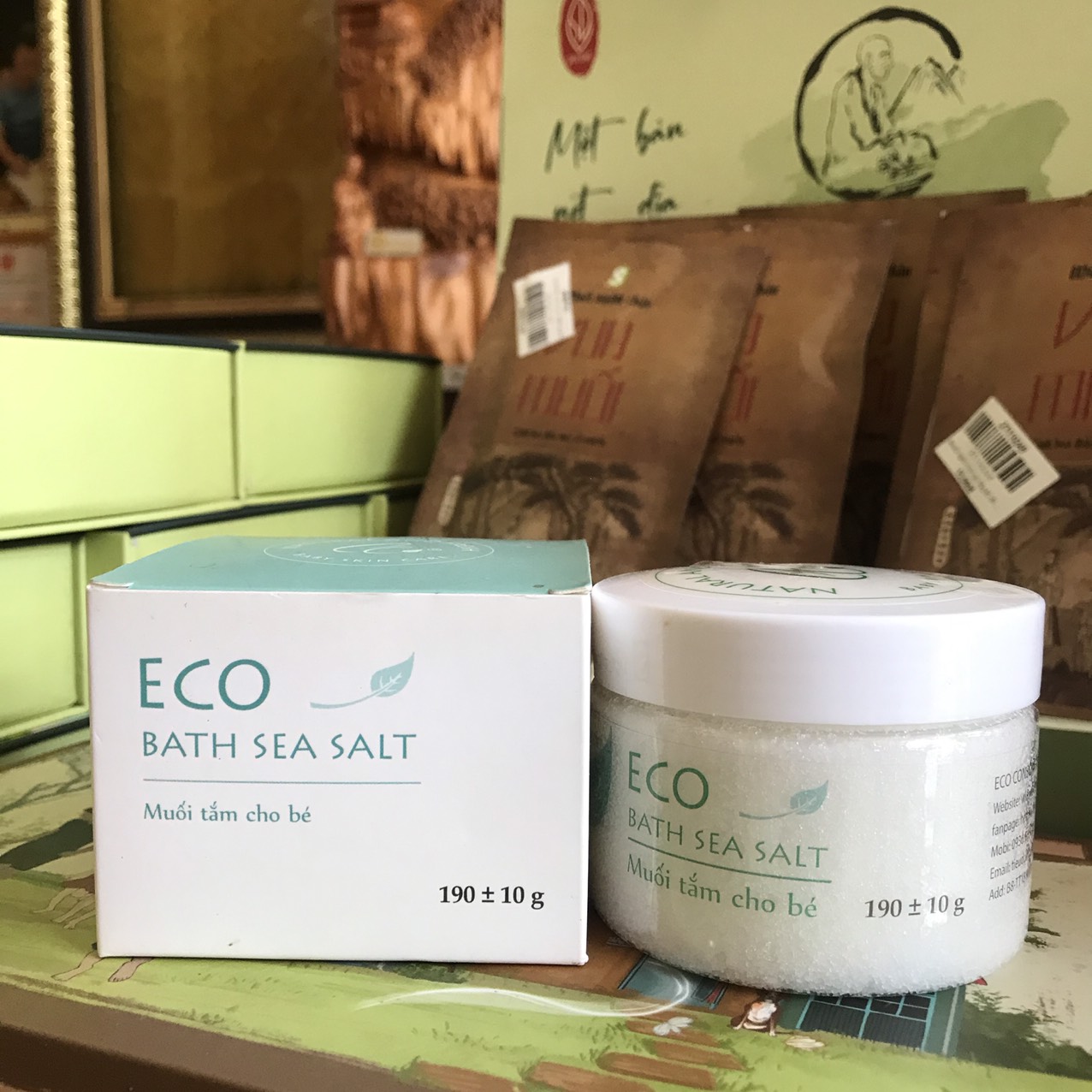 Muối tắm bé Thảo dược Eco 200g được sản xuất bởi HTX Sinh Dược, với thành phần 100% tự nhiên
