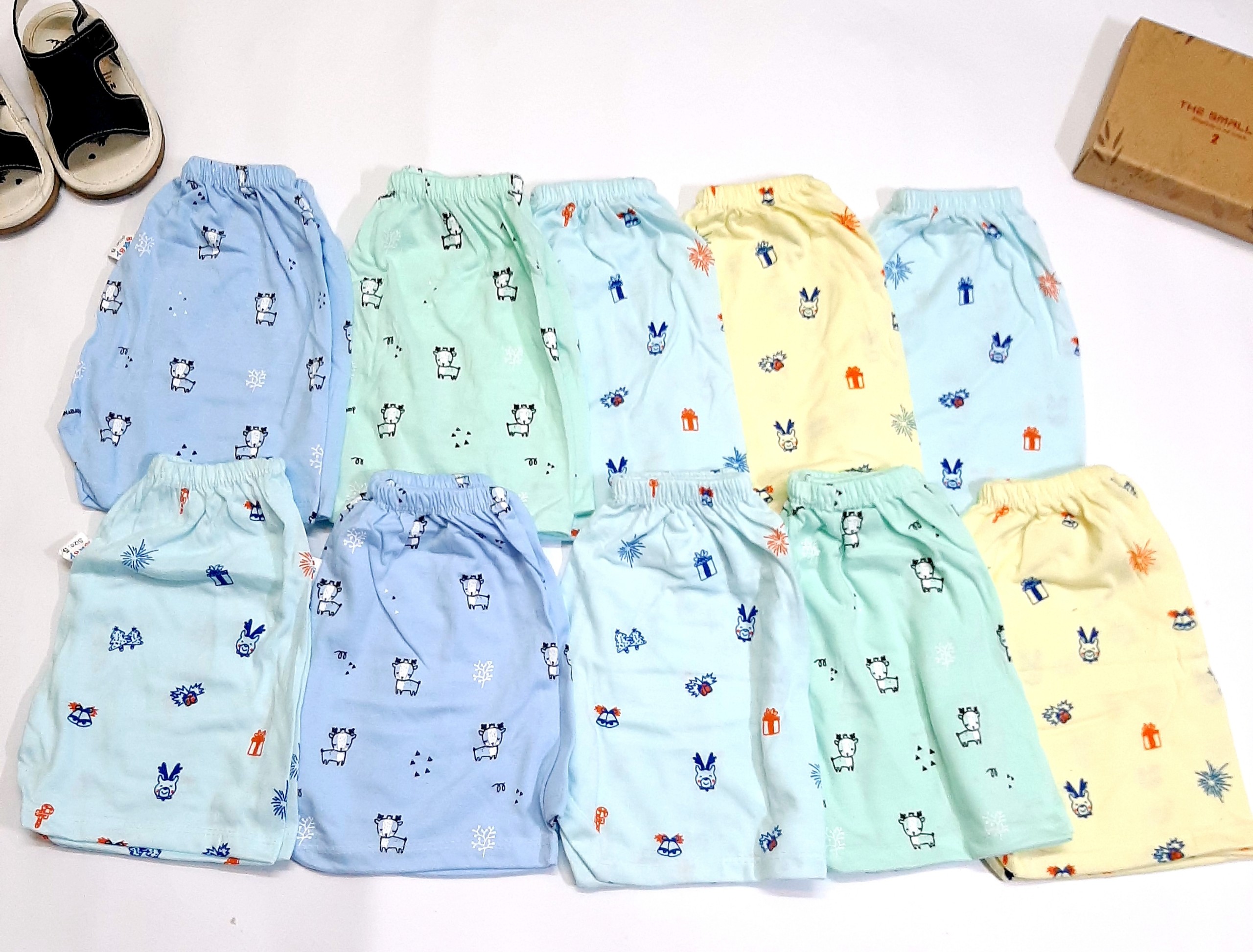Quân chục đùi cotton họa tiết in toàn thân  , chất liệu đẹp mát . cho bé từ 4-14 kg