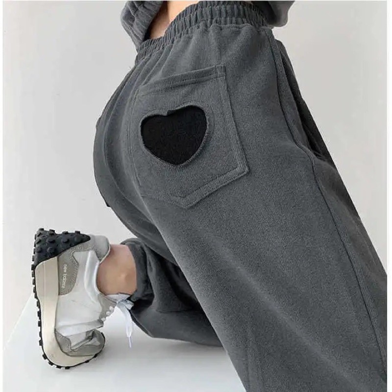 【sẵn sàng】 Quần nỉ jogger nữ ống BOOM form rộng bo gấu kiểu dáng thể thao cạp lưng chun hoạ tiết mông trái tim Ulzzang Unisex