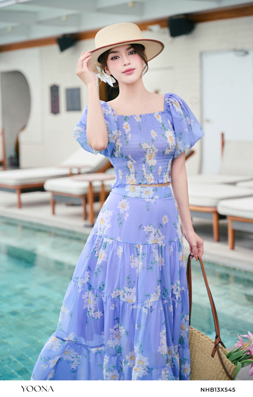 Set bộ đi biển áo bo chun tay bồng kết hợp chân váy maxi dáng xòe chất tơ nhũ họa tiết hoa cúc cao cấp YOONA - NHB13X545