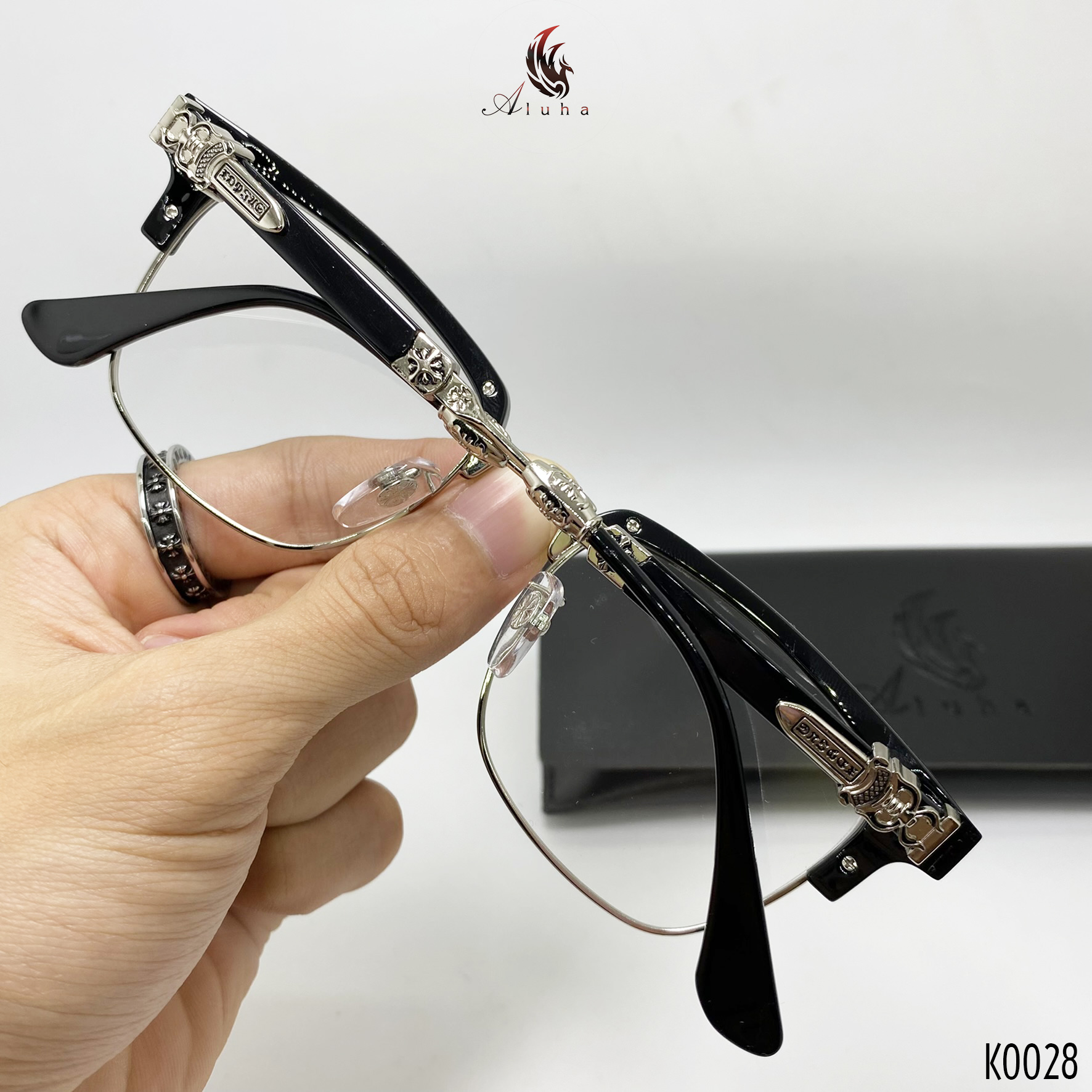 Gọng kính mạ Titan nguyên chất dáng lông mày họa tiết Chrome Heart sắc nét chuẩn dân chơi - K0028 - Aluha