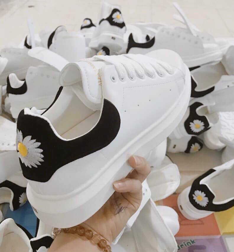 Giày sneaker MQ Nam Nữ Thêu hoa cúc hàng xuất dư siêu xịn (ảnh thật).