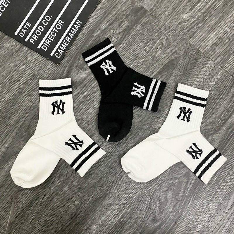 Tất thể thao ny cho bé và ng lớn