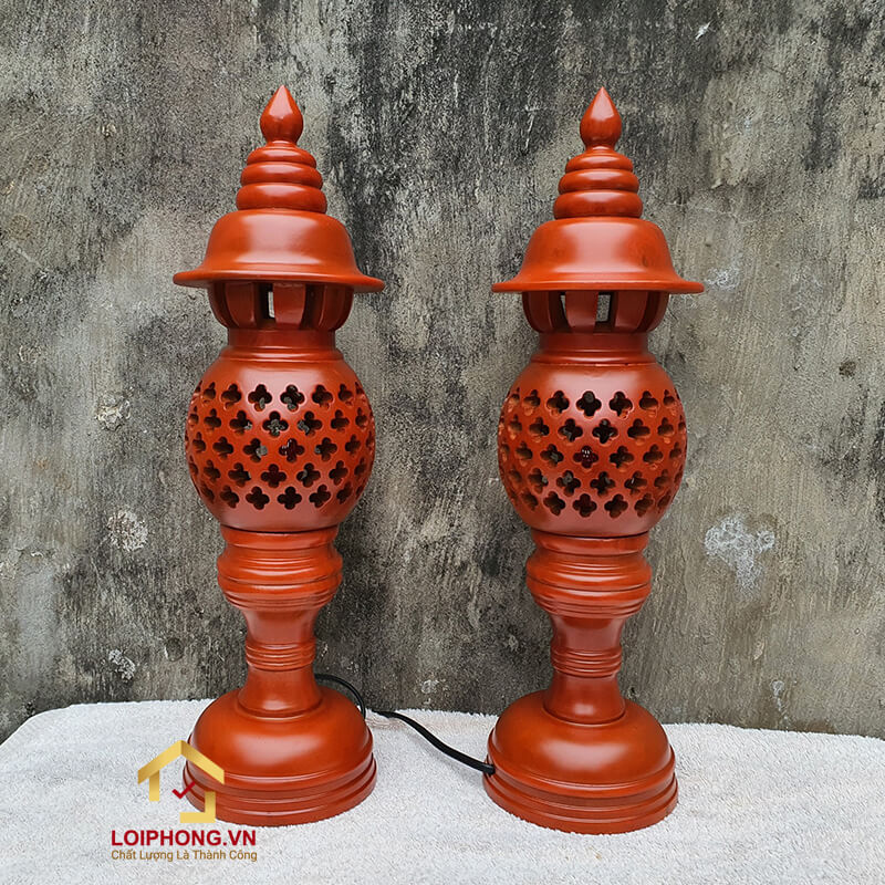 Đèn thờ gỗ hình quả dứa màu cánh gián để trên bàn thờ gia tiên, bàn thờ ông địa
