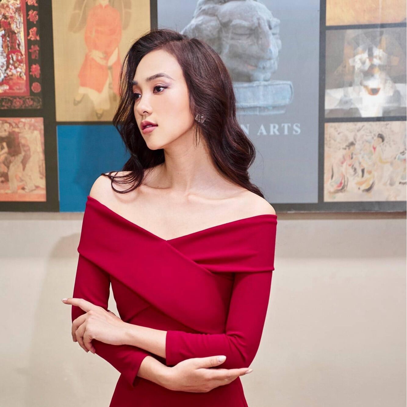 Đầm bẹt vai tay dài phom A đỏ/đen (LYLY)