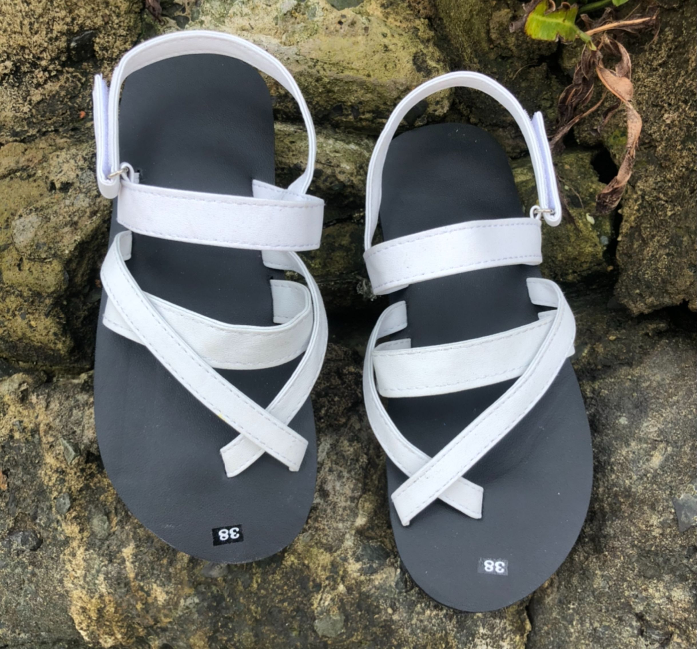 Sandal chíp chíp dép quai hậu đế đen quai trắng