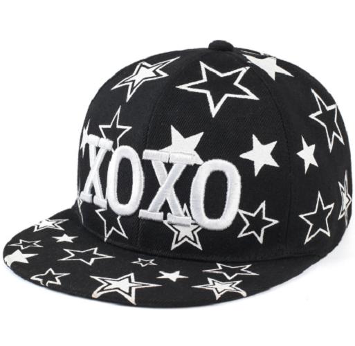 Mũ lưỡi trai hiphop thêu xoxo đen