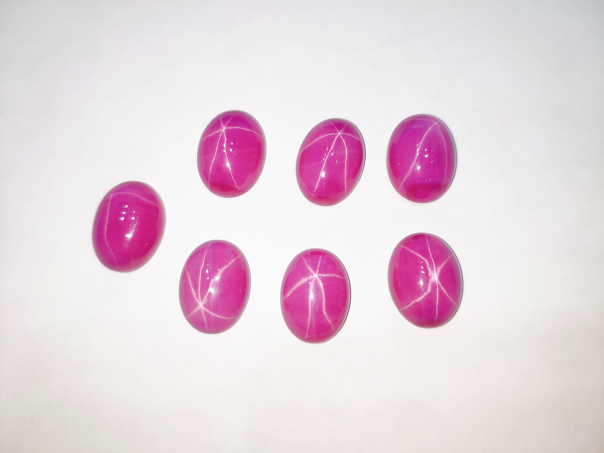 Đá Ruby có sao loai lớn kích thước 16 ct, màu đỏ hồng, dùng làm mặt nhẫn hoặc dây chuyền tùy ý