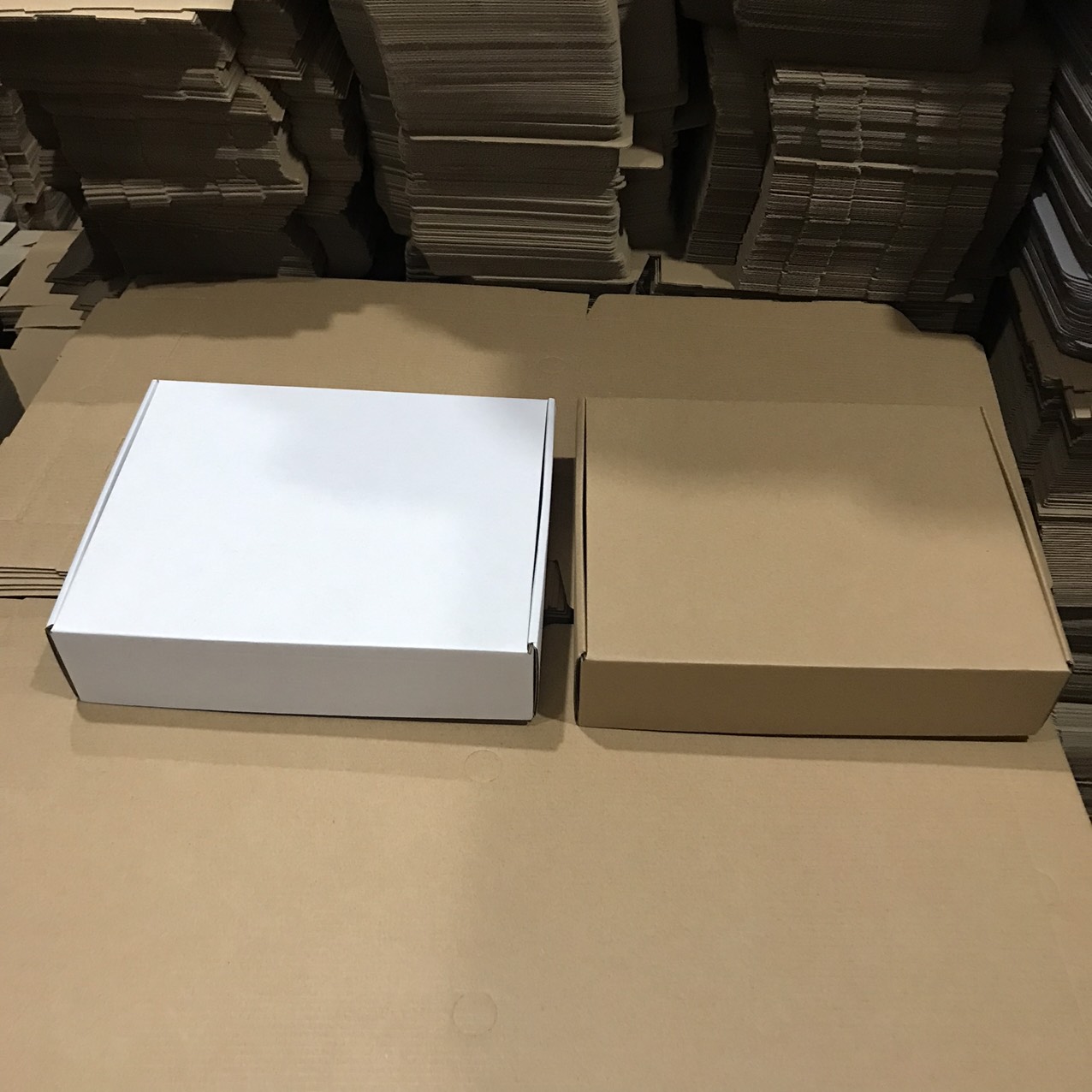 20 Hộp carton gài đựng ốp lưng, phụ kiện SIZE 21X13X5CM