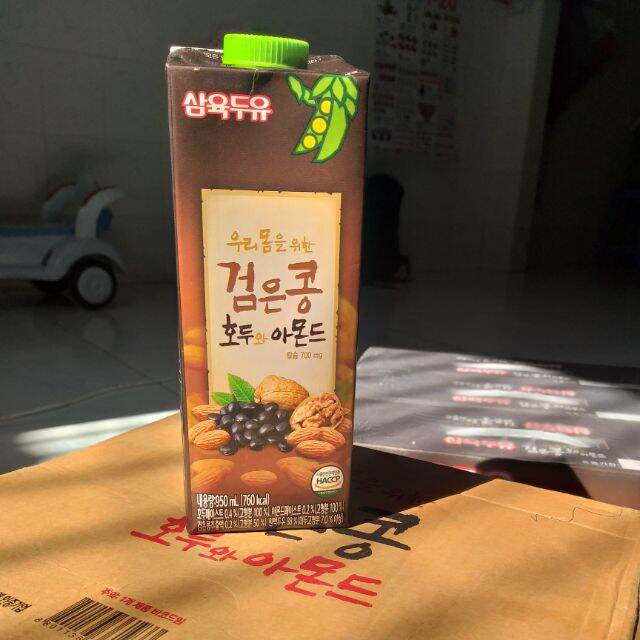Sữa hạnh nhân óc chó đậu đen Samyook Hàn Quốc 950ml