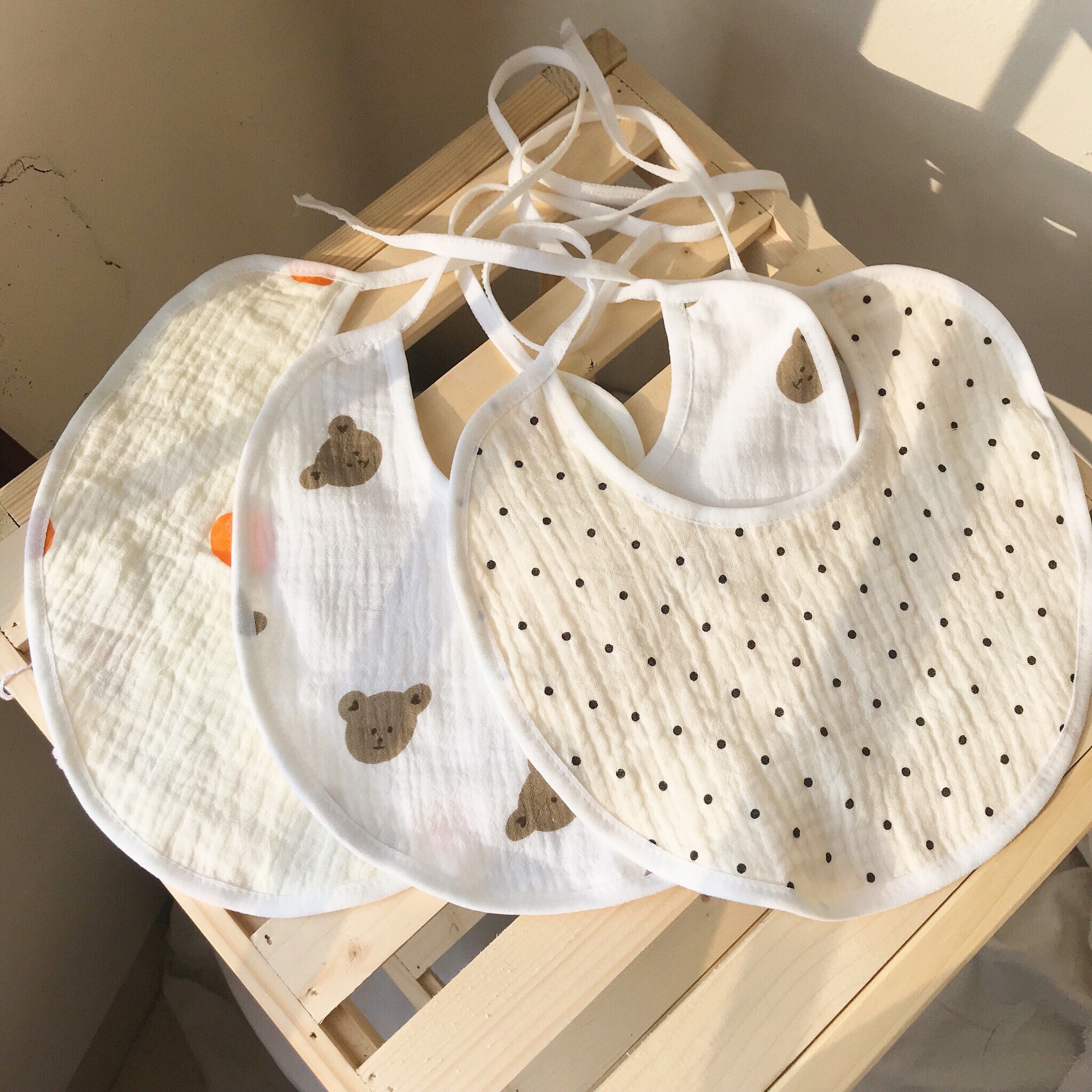 Yếm xô tròn chất liệu xô nhăn muslin mềm cho bé