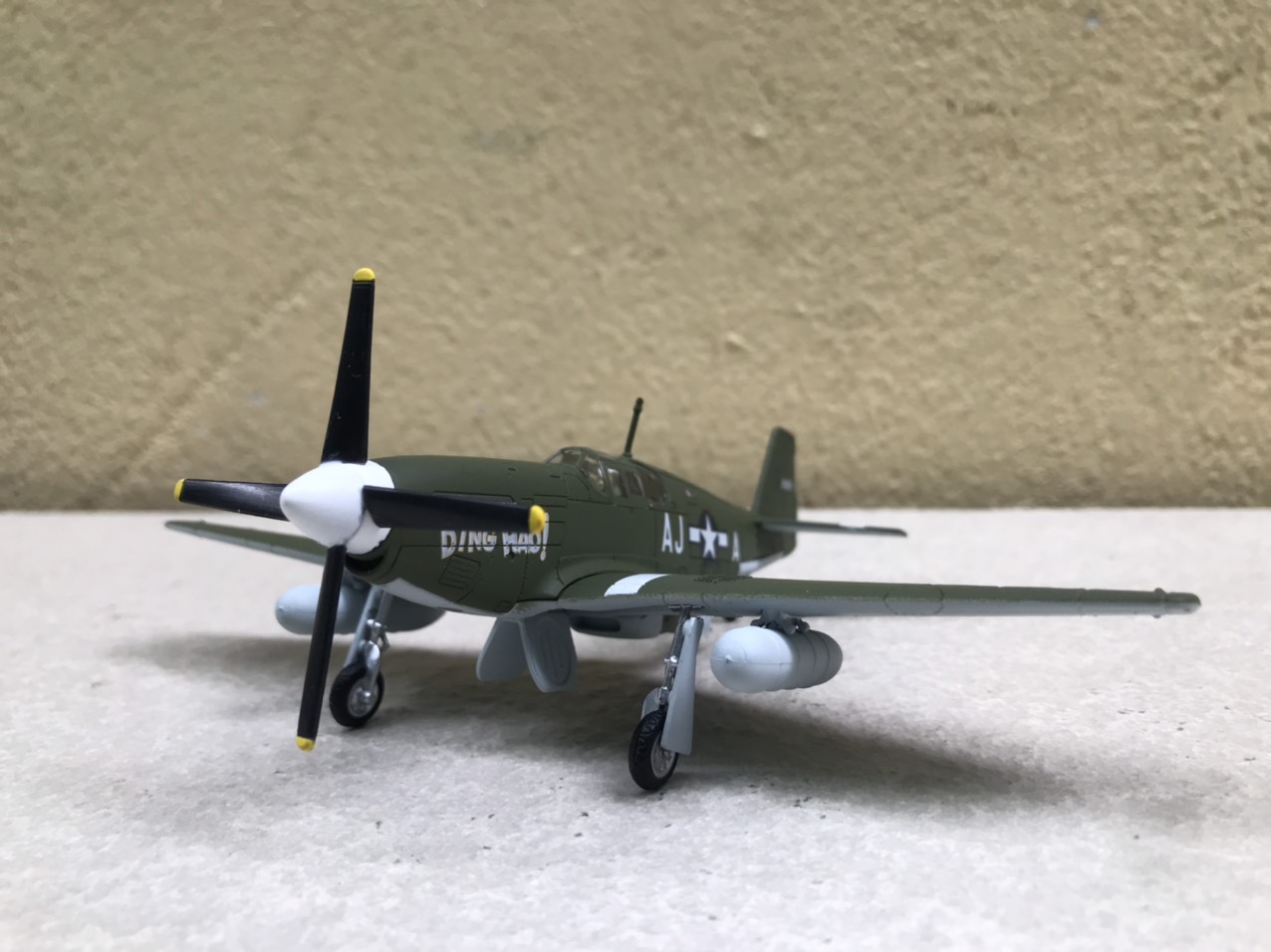 Mô hình máy bay tiêm kích p-51b mustang 1:72