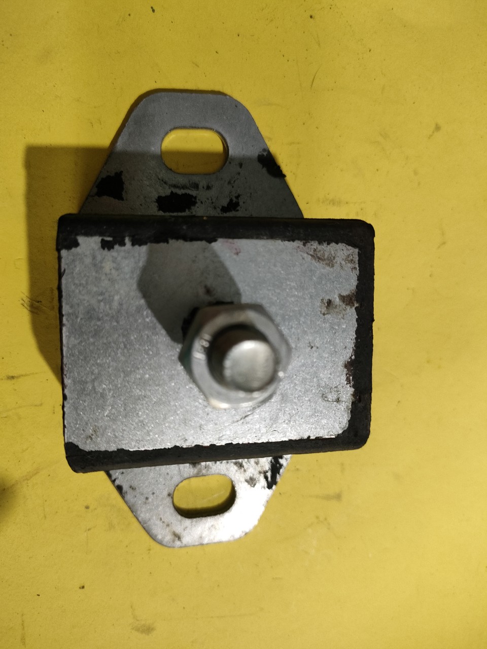 Chân máy trước 490/4100 BJ130 Bọc sắt 1 mặt cho xe ô tô