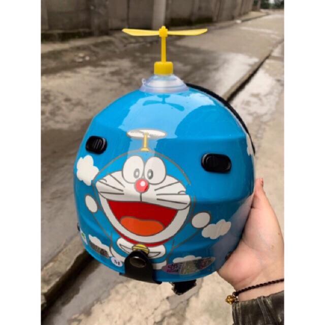 Chong chóng Doraemon gắn mũ bảo hiểm siêu cute