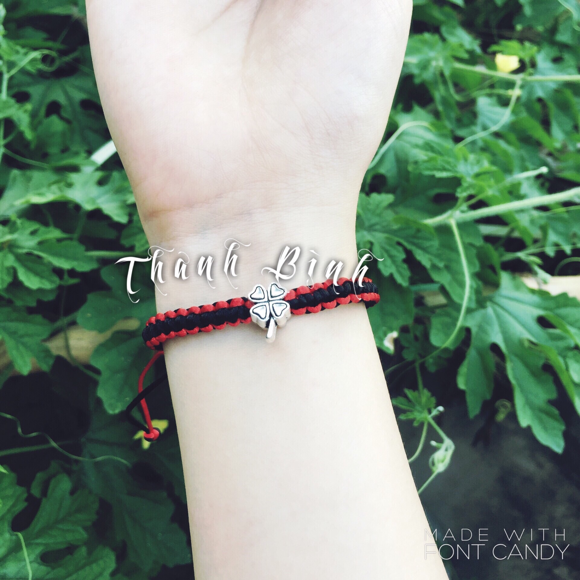 Vòng tay cỏ 4 lá đan may mắn