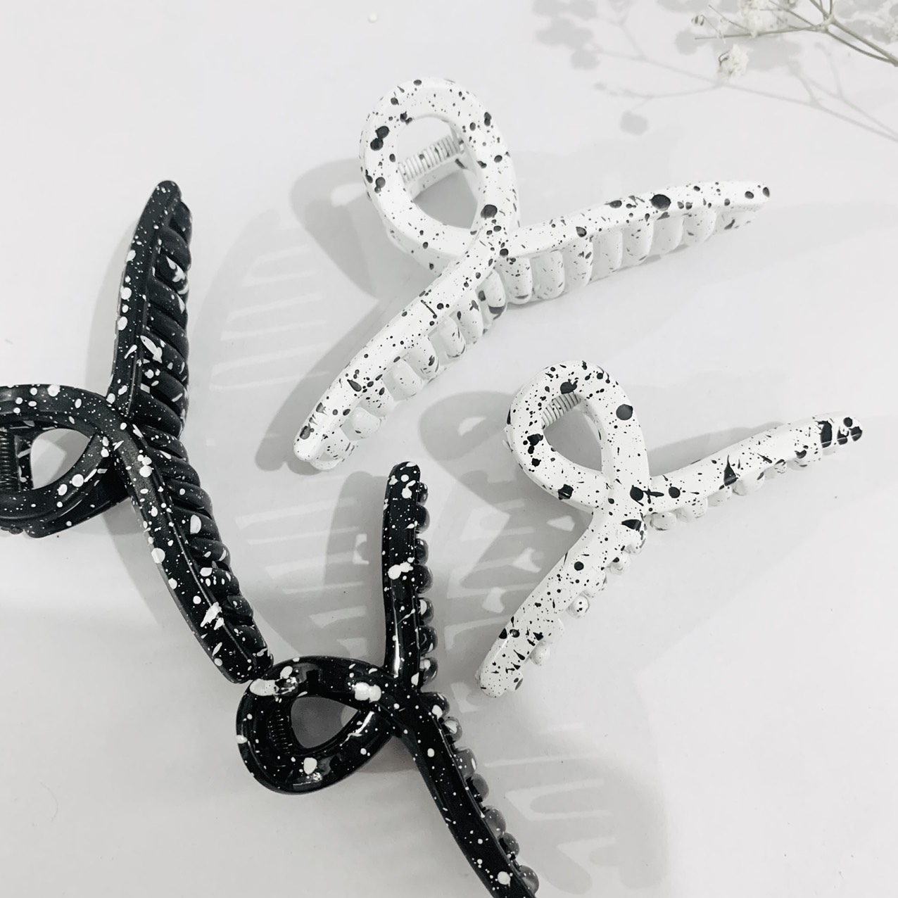 VANZE Kẹp tóc càng cua màu đen trắng bò sữa phong cách Hàn Quốc Kẹp tóc Hàn Quốc